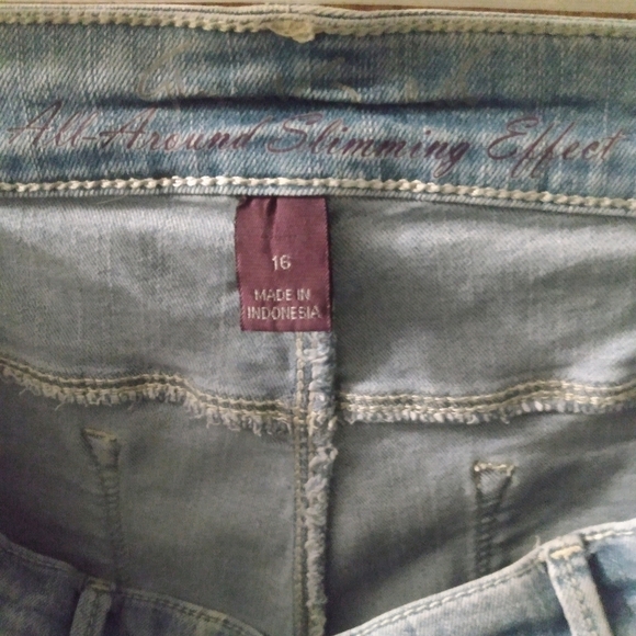 Women's Gloria Vanderbilt Detressed Short, 16, Wash Demin, pre-owned - Picture 5 of 9